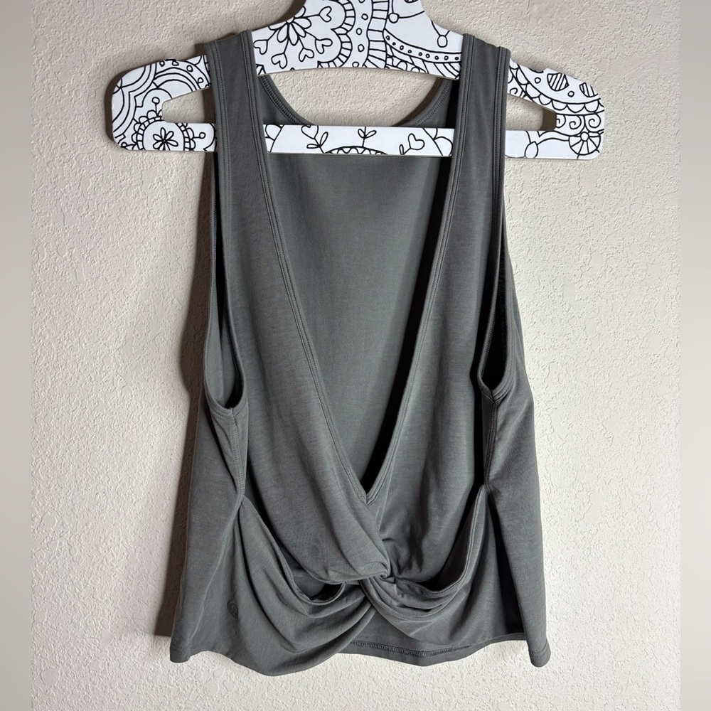 Lululemon Twist It Tank Grey Sage size 8 - Picture 3 of 4